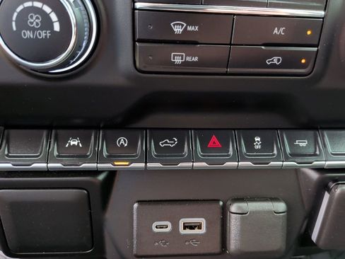 Used 2024 Chevrolet Silverado 1500 Custom image 25