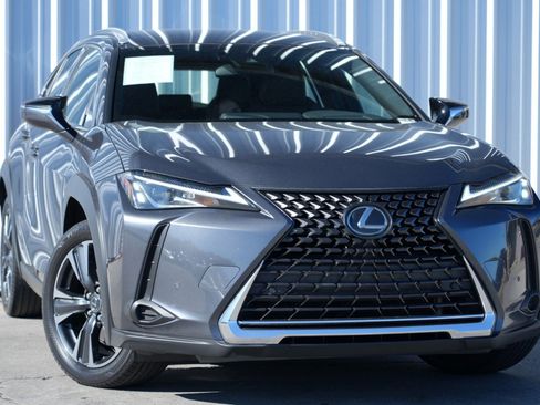 Used 2022 Lexus UX 200 image 2