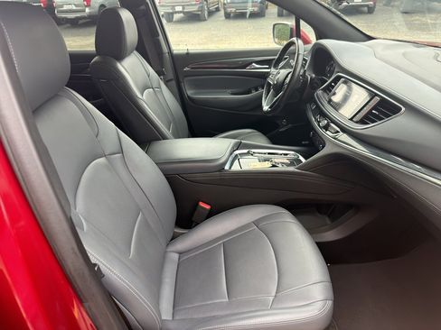 Used 2024 Buick Enclave Premium image 11