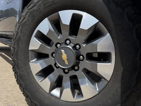 Used 2024 Chevrolet Silverado 2500 LT AWD/4WD image 11