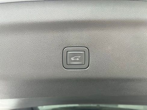 Used 2025 Chevrolet Tahoe High Country AWD/4WD image 10