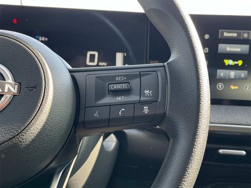 Certified 2025 Nissan Kicks SV image 32