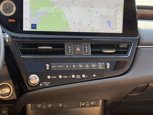 Used 2024 Lexus ES 250 w/ Premium Package image 17
