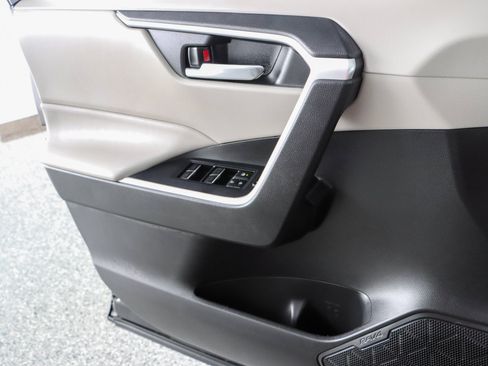 Used 2022 Toyota RAV4 XLE Premium FWD image 22