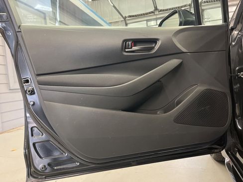 Used 2022 Toyota Corolla LE image 9