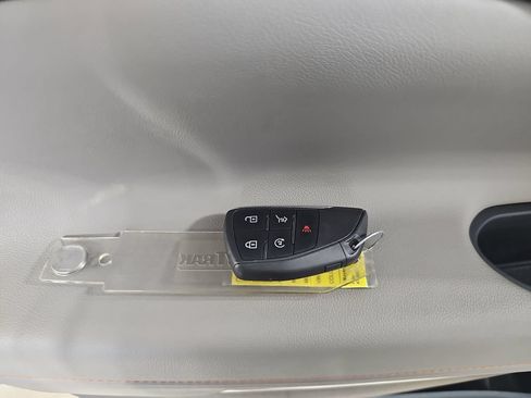 Used 2025 Chevrolet Traverse LT AWD/4WD image 43