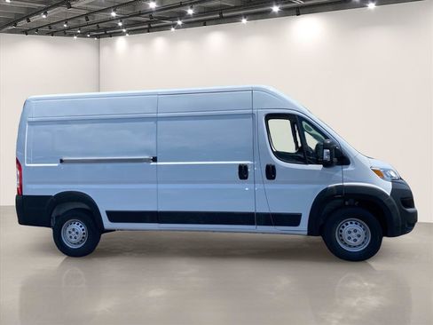 Used 2026 RAM ProMaster 2500 w/ Convenience Group FWD image 8