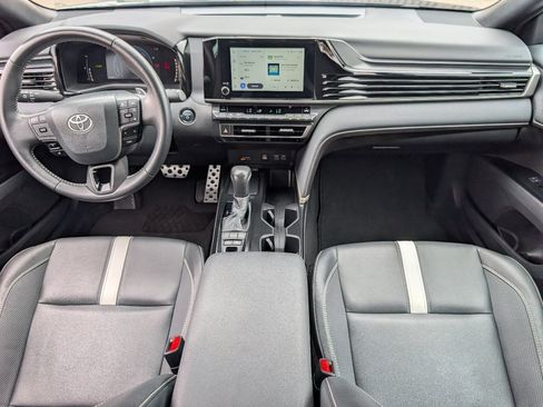 Used 2025 Toyota Camry SE w/ Convenience Package FWD image 4