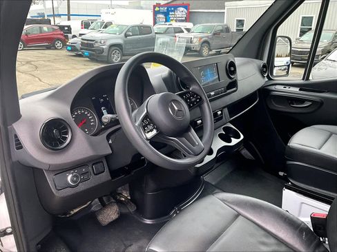 Used 2024 Mercedes-Benz Sprinter 2500 image 8