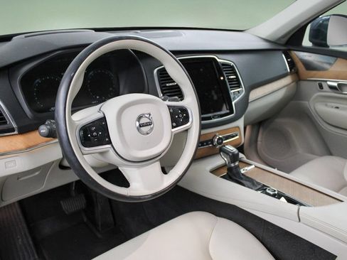 Used 2022 Volvo XC90 T6 Momentum w/ Advanced Package AWD/4WD image 2