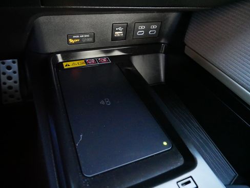 Used 2025 Toyota Camry SE w/ Multimedia Upgrade Package image 31