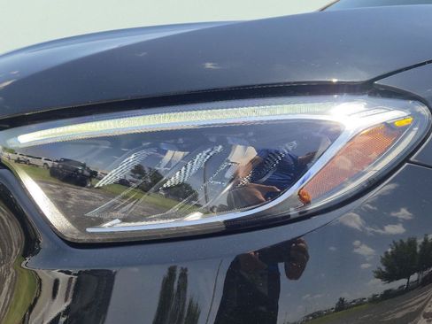 Used 2025 Mercedes-Benz GLC 300 4MATIC image 10
