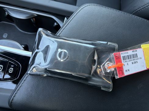 Certified 2024 Volvo S60 B5 Core image 38