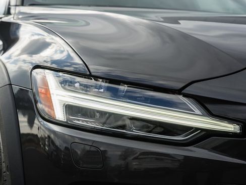 Used 2024 Volvo V60 B5 Cross Country Ultimate w/ Protection Package Premier image 14