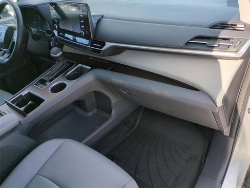 Certified 2024 Toyota Sienna XLE w/ XLE Plus Package image 27