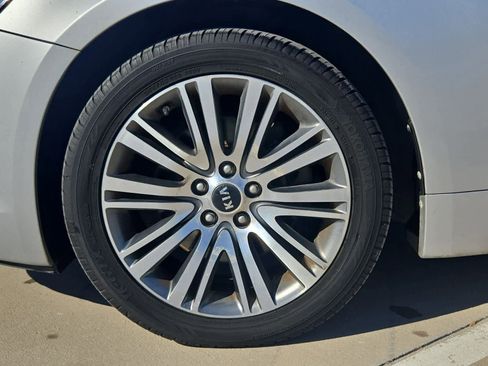 Used 2016 Kia Cadenza Premium w/ Luxury Plus Package image 12