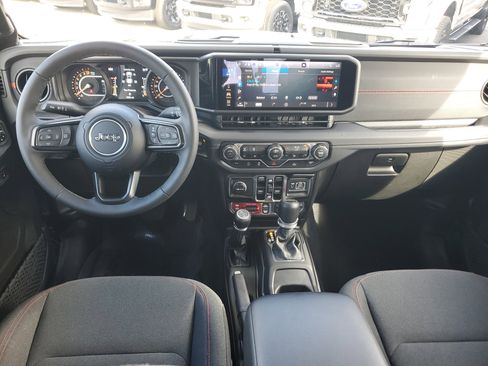 Used 2025 Jeep Gladiator Rubicon w/ Convenience Group image 14