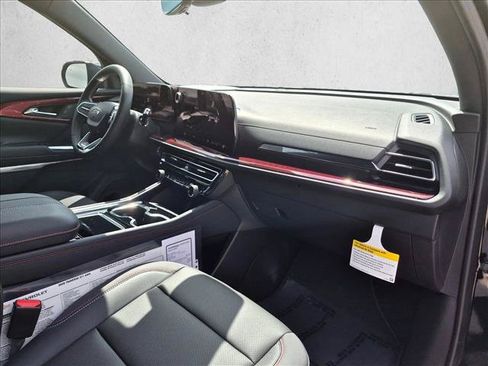 Used 2026 Chevrolet Traverse Z71 w/ Driver Confidence Package AWD/4WD image 22
