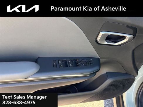 New 2025 Kia K4 LXS image 22