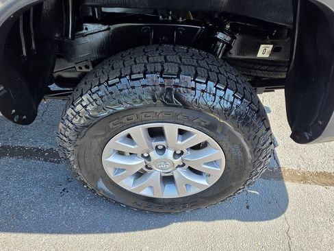 Used 2019 Toyota Tacoma SR5 RWD image 9