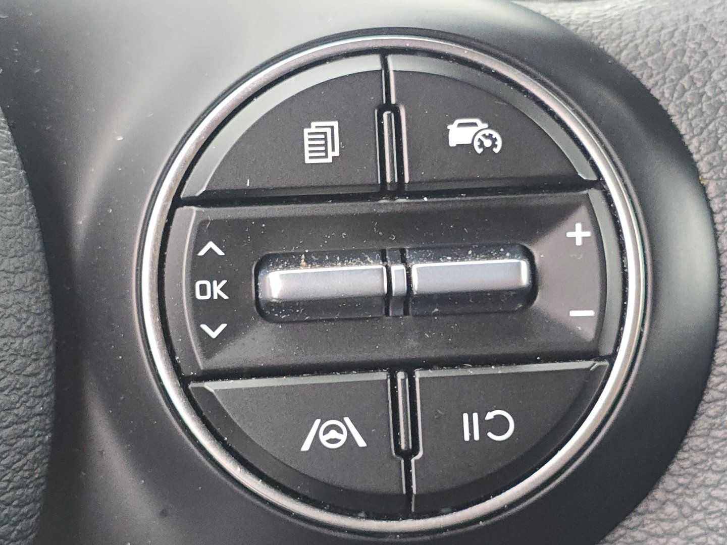 Used 2025 Kia Soul LX w/ LX Technology Package FWD image 31