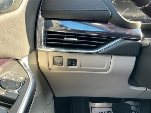 Certified 2023 Cadillac XT4 Luxury w/ Cold Weather Package image 20