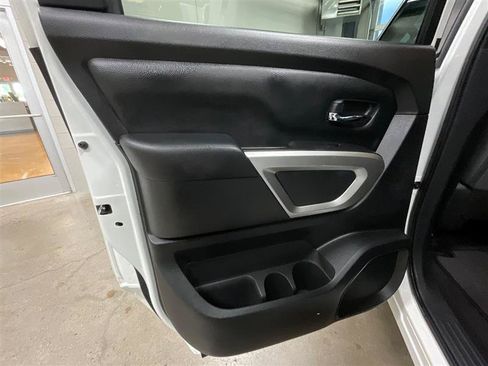 Used 2022 Nissan Titan SV RWD image 20
