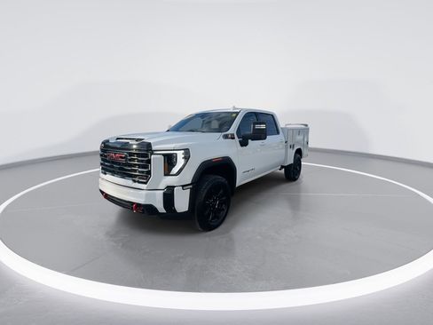 Used 2025 GMC Sierra 2500 AT4 image 9