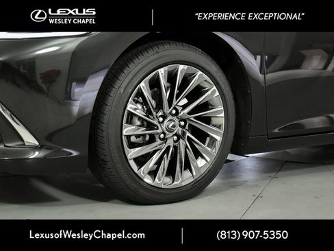 New 2025 Lexus ES 350 Ultra Luxury image 5