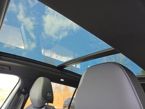New 2026 Volkswagen Tiguan SE R-Line AWD/4WD image 2