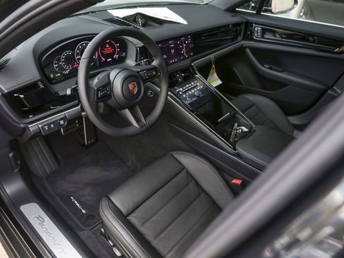 New 2026 Porsche Panamera RWD image 4
