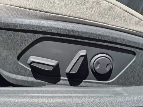 Certified 2025 Hyundai Sonata Limited FWD image 17