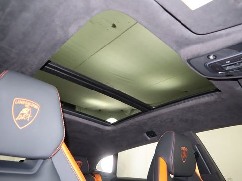 Used 2025 Lamborghini Urus SE image 19