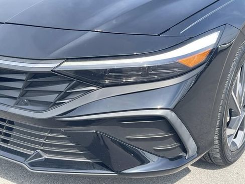 Certified 2025 Hyundai Elantra Sport FWD image 9