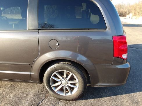 Used 2017 Dodge Grand Caravan SE image 32