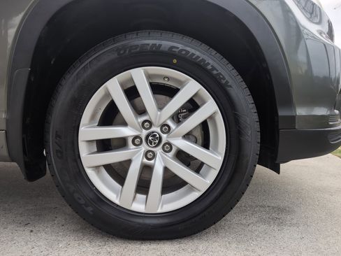 Used 2016 Toyota Highlander LE image 13