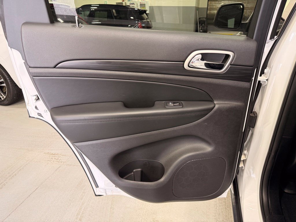 Used 2020 Jeep Grand Cherokee Laredo AWD/4WD image 20