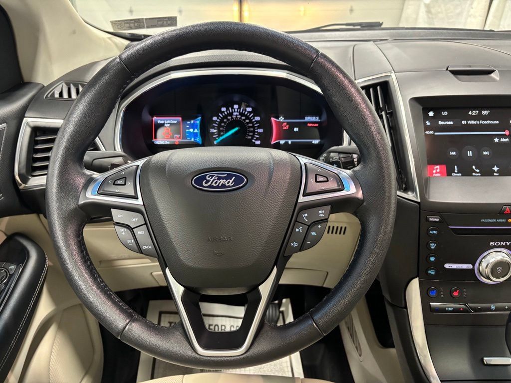 Used 2018 Ford Edge Titanium w/ Equipment Group 301A AWD/4WD image 18