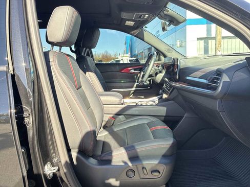 Used 2024 Chevrolet Traverse RS image 29