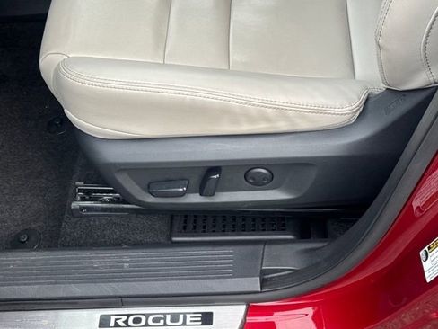 Used 2023 Nissan Rogue SL w/ SL Premium Package image 4