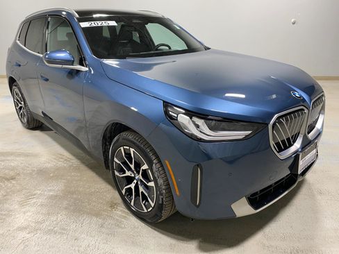 Used 2025 BMW X3 xDrive30i AWD/4WD image 4