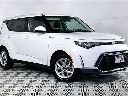 Used 2024 Kia Soul LX w/ Option Group 015 FWD image 12
