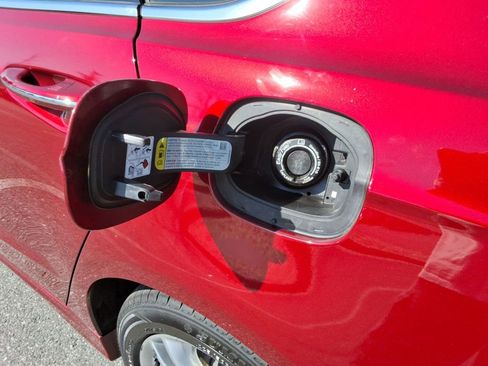 Used 2016 Ford Fusion Energi Titanium w/ Driver Assist Package image 13