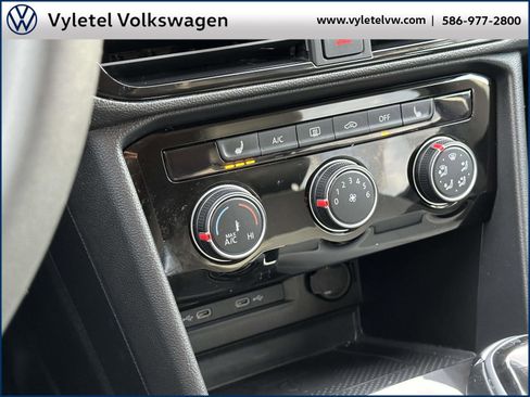 Certified 2023 Volkswagen Taos SE w/ Black Wheel Package image 27