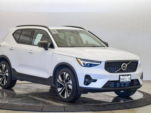 Certified 2025 Volvo XC40 B5 Plus w/ Climate Package image 5