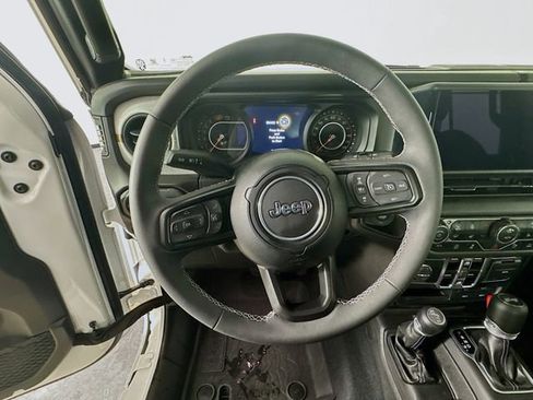 Used 2025 Jeep Wrangler Sport S image 15