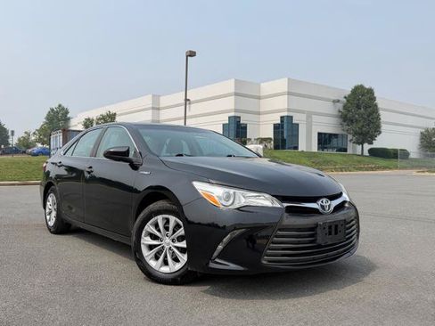 Used 2017 Toyota Camry LE FWD image 2