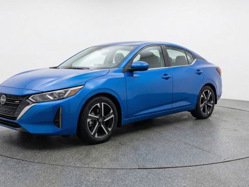 Used 2025 Nissan Sentra SV image 3