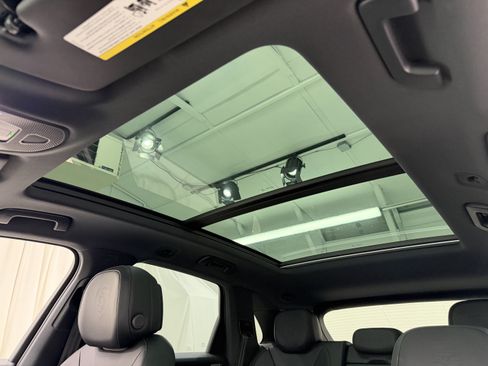 Certified 2024 Porsche Cayenne AWD/4WD image 36