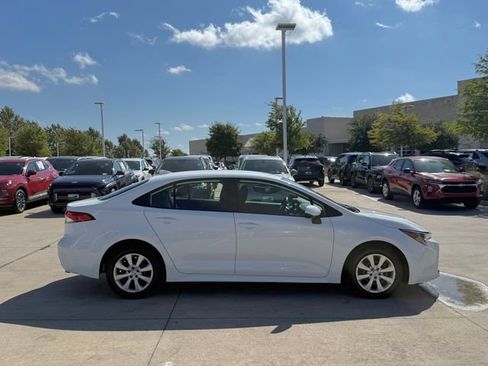 Used 2025 Toyota Corolla LE FWD image 5